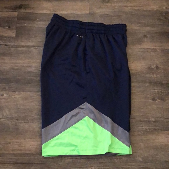 Nike Dri Fit Athletic Shorts size Medium - Picture 2 of 8